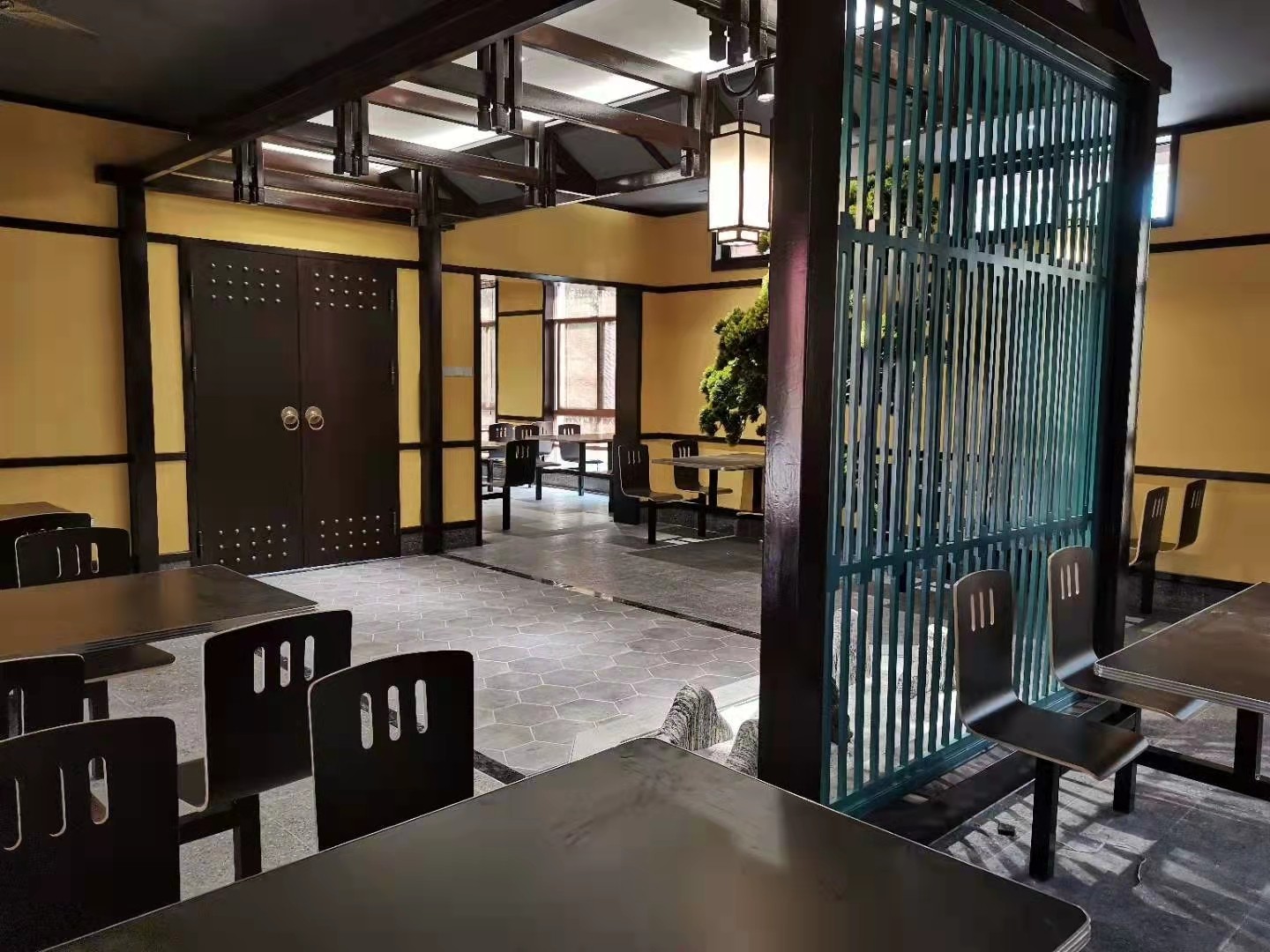 餐厅环境.jpg