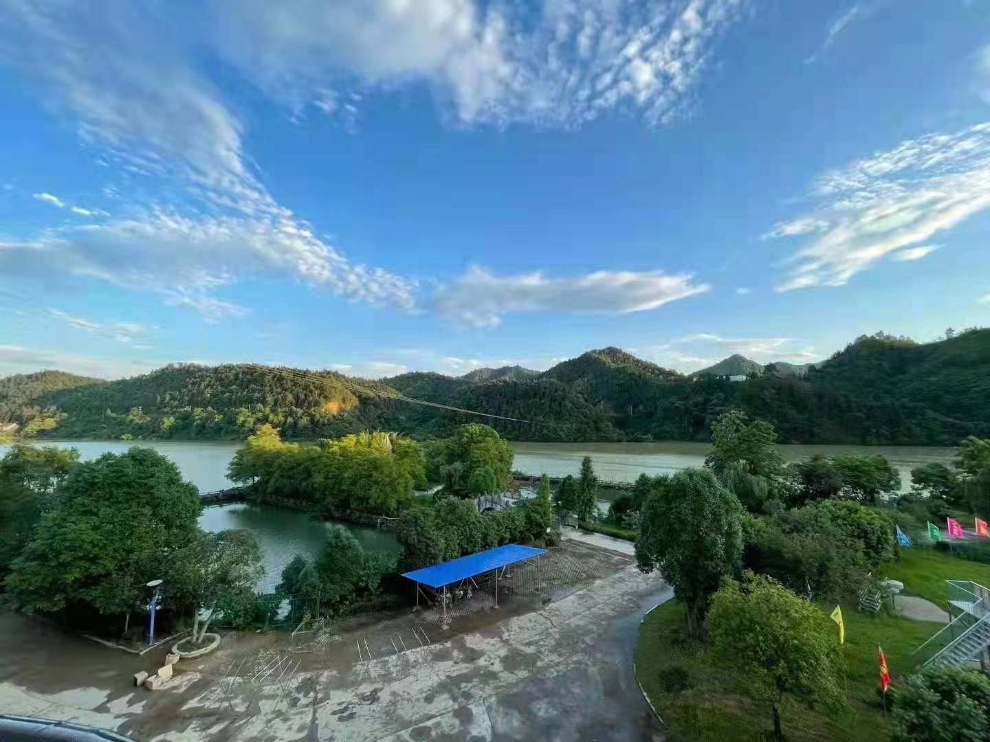 0ec4aa50314247f629e8bcd74d44299.jpg